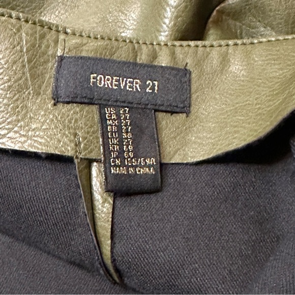 Forever 21 Faux Leather Cross Body Skort in Forest Green. Size 27 - Picture 8 of 9